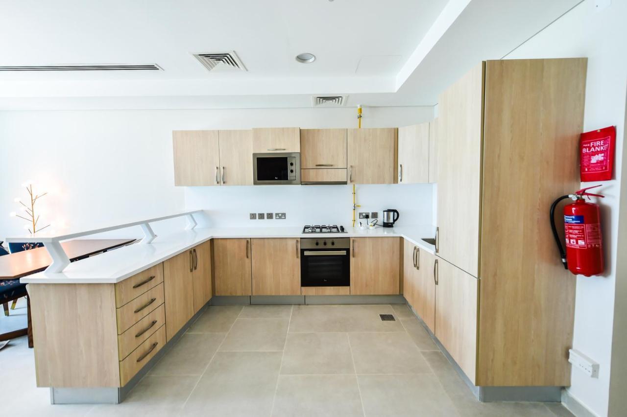 Waterfront Hotel Apartment Lusail Zewnętrze zdjęcie A typical kitchen in a student residence hall