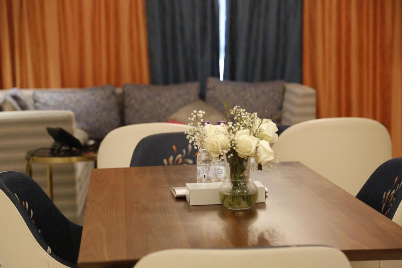 Waterfront Hotel Apartment Lusail Zewnętrze zdjęcie A dining room in a house