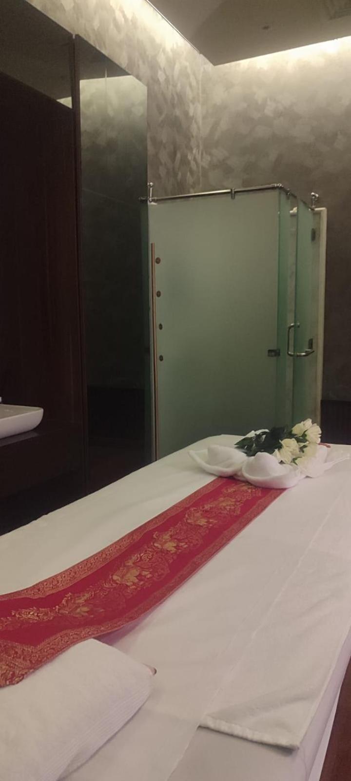 Waterfront Hotel Apartment Lusail Zewnętrze zdjęcie A shower cubicle in a Thai spa